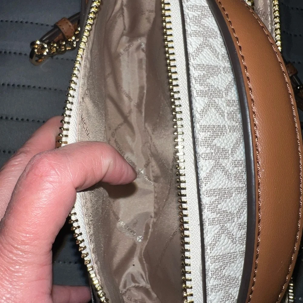 Michael Kors crossbody - Picture 5 of 7
